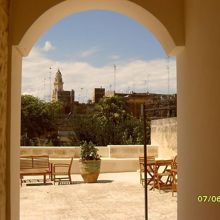 B&B La Casa Gialla เลชเช ภายนอก รูปภาพ
