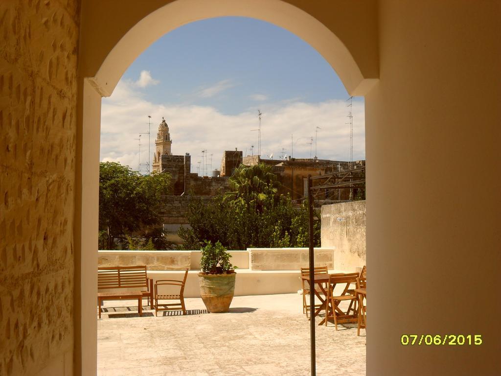B&B La Casa Gialla เลชเช ภายนอก รูปภาพ