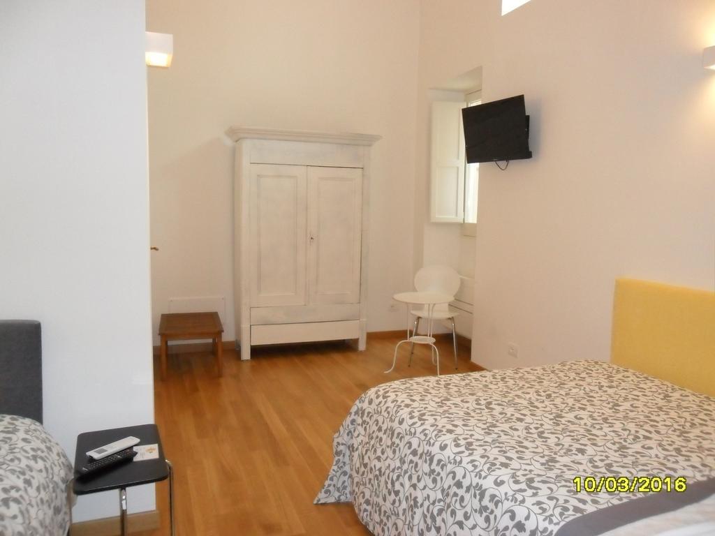 B&B La Casa Gialla เลชเช ภายนอก รูปภาพ