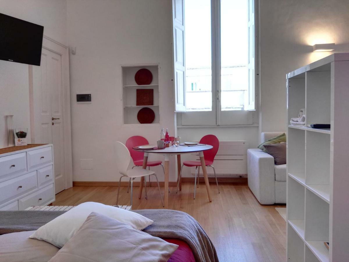 B&B La Casa Gialla เลชเช ภายนอก รูปภาพ