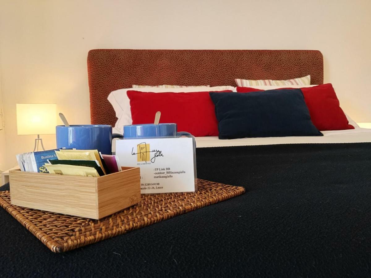 B&B La Casa Gialla เลชเช ภายนอก รูปภาพ