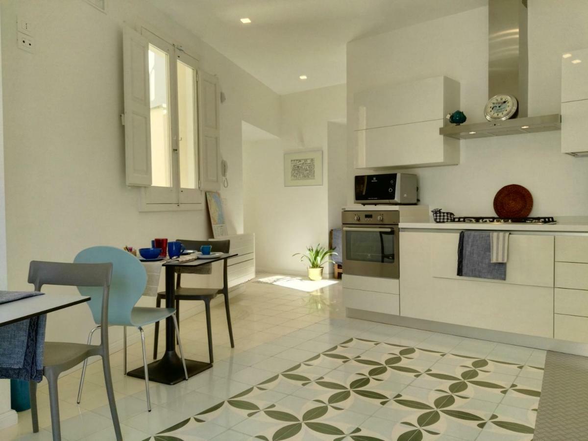 B&B La Casa Gialla เลชเช ภายนอก รูปภาพ