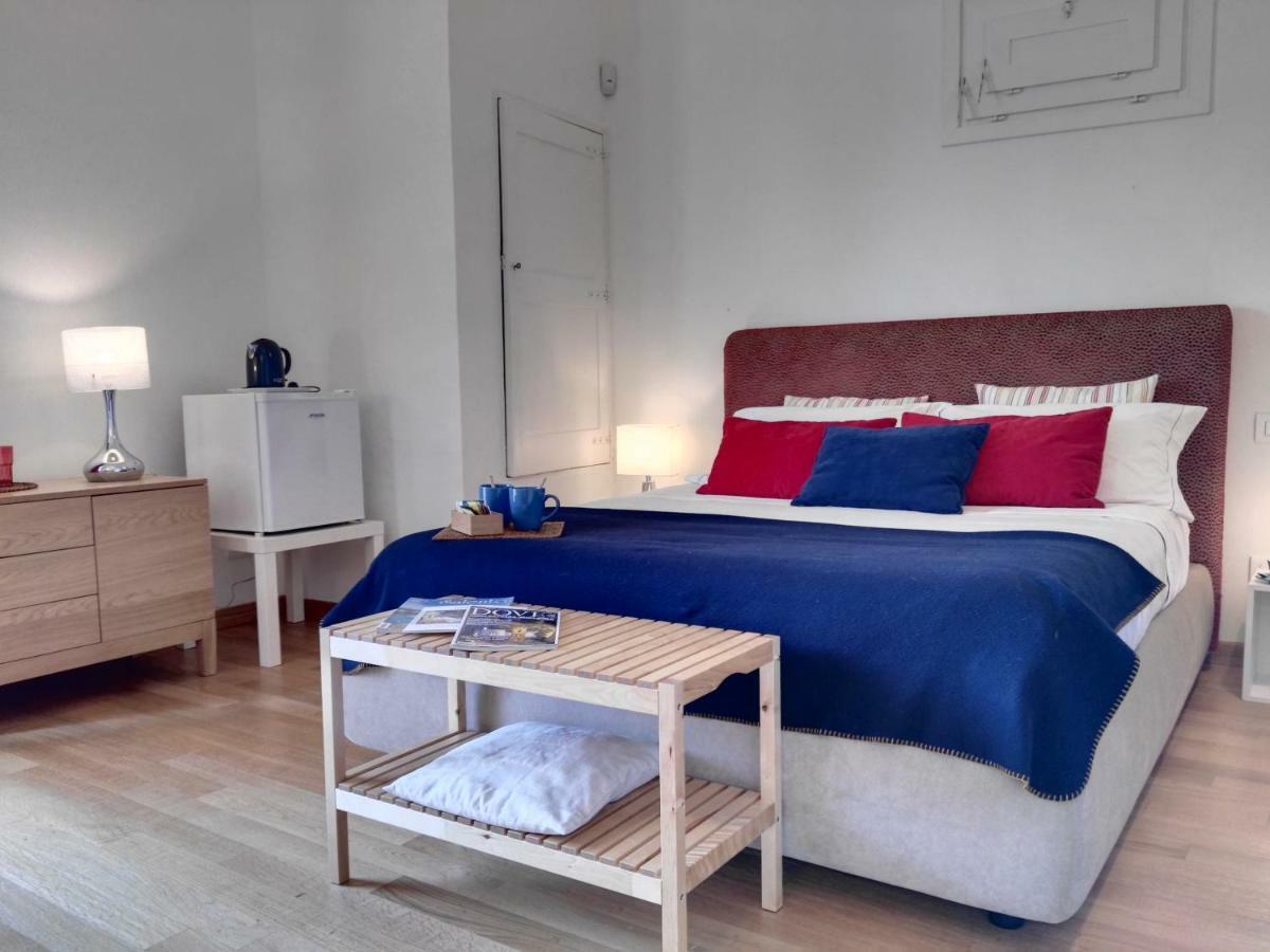 B&B La Casa Gialla เลชเช ภายนอก รูปภาพ