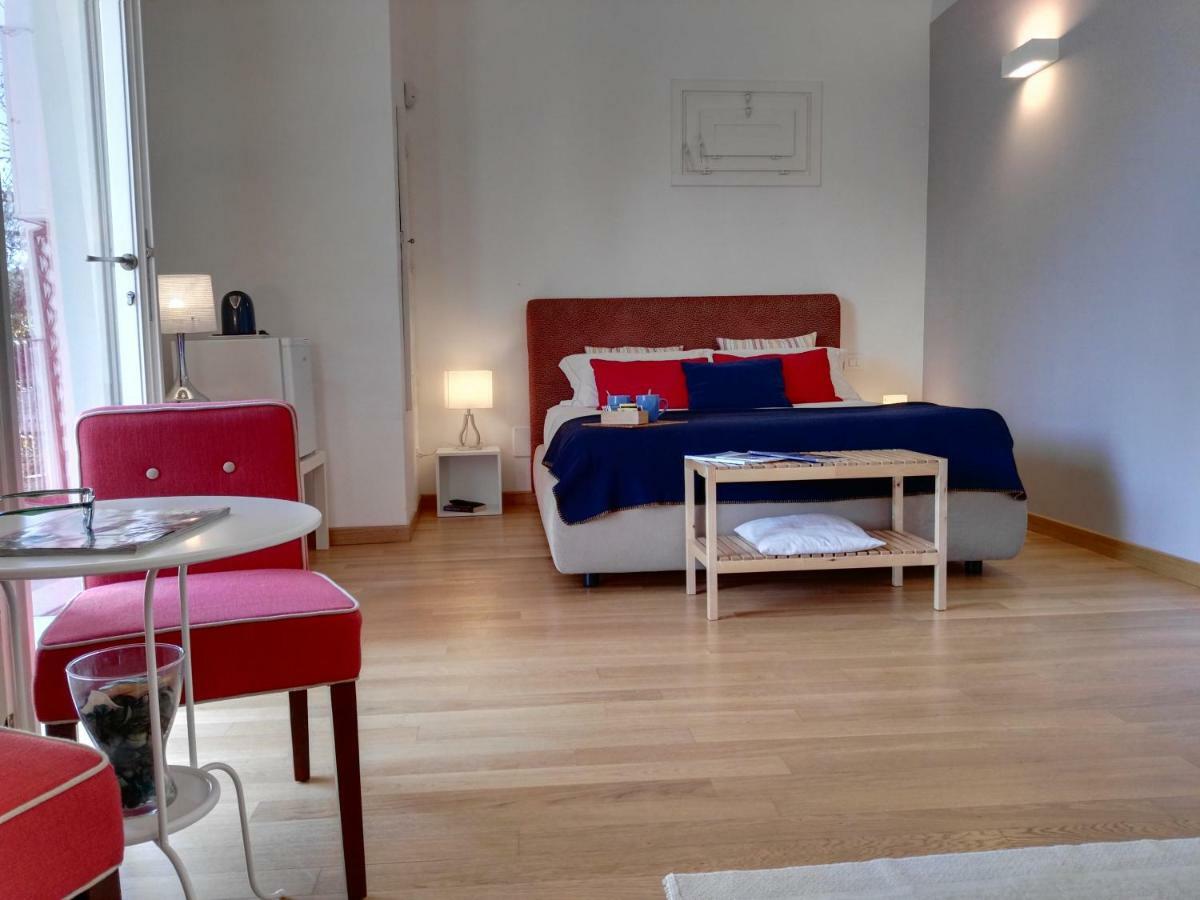 B&B La Casa Gialla เลชเช ภายนอก รูปภาพ